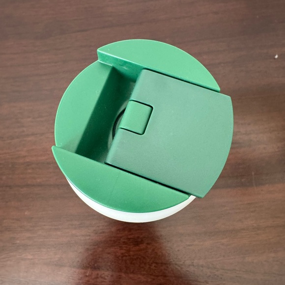 Starbucks Vacuum insulated Brand New Travel Mug Tumbler Bottle 20 Oz - Picture 4 of 7